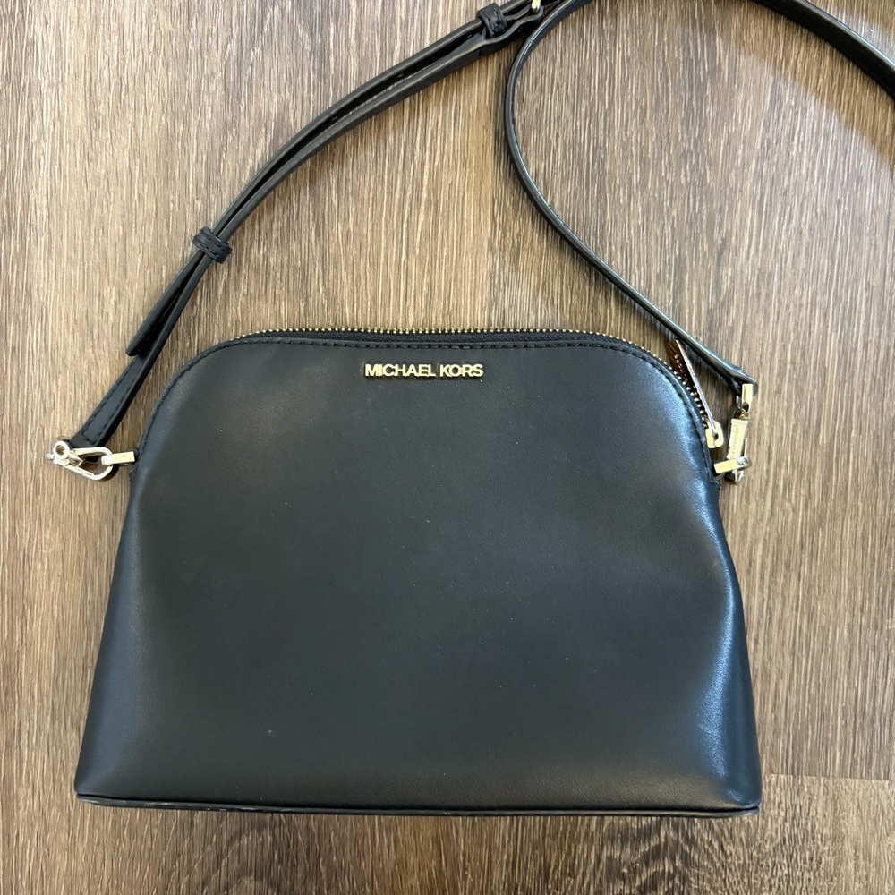 Michael Kors Jet Set Travel Medium Leather Dome Crossbody Bag Black Gold EUC